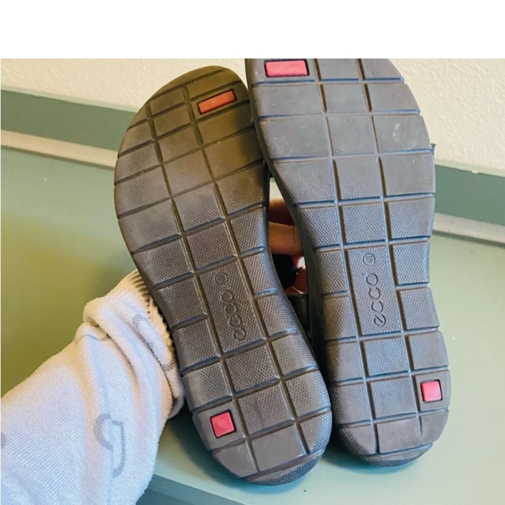 ECCO Women’s Gray Leather Sports Sandals - Picture 5 of 8